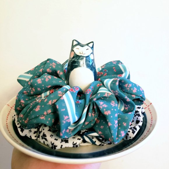 Cat jewelry dish tray holder, Rhea scrunchie set main image 5